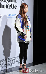 组图：韩佳人孔孝真少女时代Jessica等出席时装秀