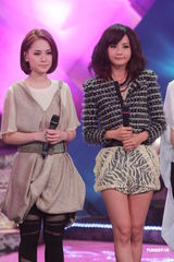 组图：Twins合体录《劲歌金曲》现场热力四射