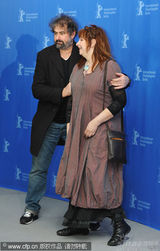 幻灯图集：《猛犸象》记者会 杰拉尔-德帕迪约亮相