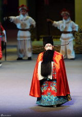 组图：少儿版京剧《赤壁》首演爆棚 吸引娃娃观众