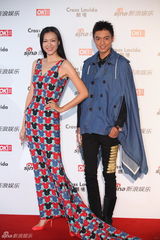 组图：众星亮相街拍盛典 王珞丹运动吴奇隆酷帅