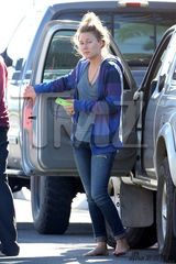 组图：保罗女友车祸后首现身 擦拭眼泪深陷悲伤