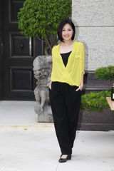 组图：《单身男女2》古天乐片场庆生欢乐多