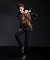 高清组图：金雅中秋装写真野性干练 秀高挑身材