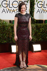 组图：伊丽莎白-莫斯编织纹透视长裙