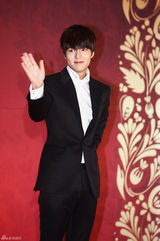 高清组图：李敏镐朴有天等助阵SBS演技大赏