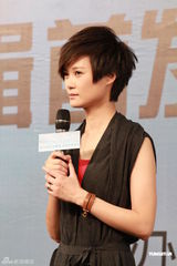 组图：李宇春对感情问题避而不答 改曲风为引共鸣