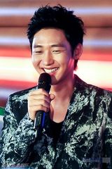 组图：韩星李泰成办粉丝见面会 弟弟成侑彬出席