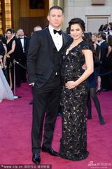 组图：奥斯卡红毯-钱宁-塔图姆热吻怀孕娇妻