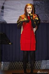 组图：许慧欣举办音乐会 与许哲佩深情对唱