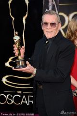 组图：名导哈尔-尼汉姆获终身成就奖