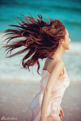 组图：张俪唯美写真 海滩奔跑清纯可人