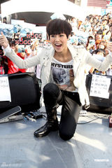 组图：何韵诗台北签售专辑 欲定居台湾得罪香港歌迷