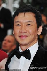 组图：《无法安宁》首映礼 布莱丝高腰蓬蓬裙抢镜