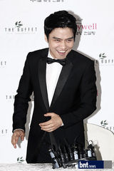 组图：韩国笑星赵志勋大婚 HAHA献歌众星祝贺