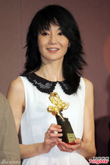 组图：张曼玉出任金马大使 粉裙明艳动人