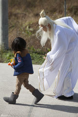 组图：《爸爸》变身大咖秀 张亮惊艳造型闪瞎眼