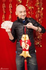 组图：吴莫愁李代沫曝贺岁照迎新年