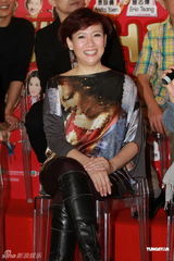 组图：吴君如曝张可颐片场受照顾 笑商天娥似怀孕