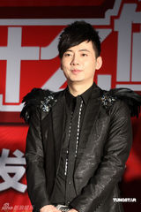 幻灯图：“内地造星教父”出书 陈子嘟称新秀缺内涵