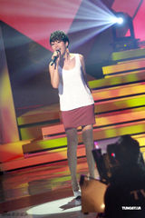 幻灯图：古巨基出席活动绯闻女友到场 官恩娜出书