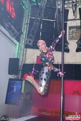 高清组图：蔡依林桃心装为新碟庆功 示范钢管舞