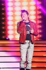 高清图：群星闪耀东方卫视跨年 五月天摇滚全场