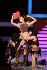 幻灯：众星出席慈善夜 容祖儿、Big4卖力演出