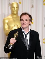 组图：奥斯卡颁奖礼后台-昆汀比剪刀手搞怪