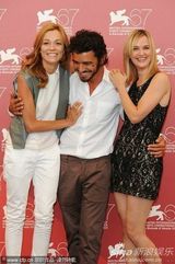 高清图：《一个女人》发布 导演吉亚塔携老公秀恩爱