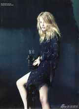 幻灯图集：超模乔治亚-梅-贾格尔写真半裸上阵