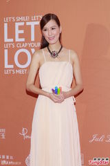 群星闪耀嫣然基金晚宴 王菲旗袍装与李亚鹏恩爱