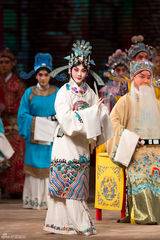 组图：京剧演员丁晓君大连献艺