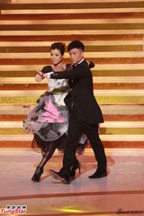 组图：无线45周年台庆群星荟萃 黎耀祥获奖陈豪反串