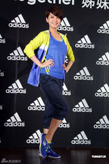 组图：杨丞琳羡慕许玮宁身材 好姐妹共同拍广告