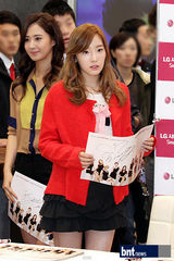 组图：少女时代清新亮相签名会 可爱萌表情多