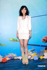 幻灯图：阿Sa(蔡卓妍)否认转投华谊 张家辉将赴青海赈灾