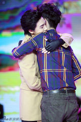 组图：俞灏明回归《天天向上》展露阳光笑容