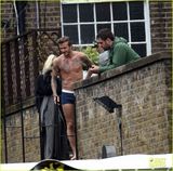 组图：38岁贝克汉姆街头半裸拍广告