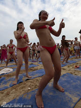 组图：三亚千人比基尼派对 沙滩美女性感热辣