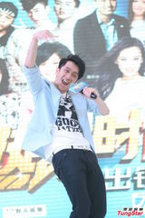 组图：阿Sa(蔡卓妍)托腮卖萌 与陈汉典宣传《热舞时代》