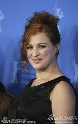 高清：竞赛片《奖励》发布会 导演宝拉携众演员到场