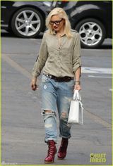 43岁史蒂芬妮获选最酷音乐辣妈 面容冷艳似少女