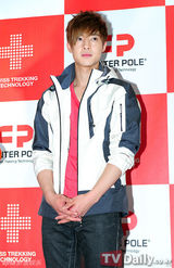 组图：金贤重姜素拉等出席户外品牌说明会