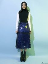 组图：殷桃最新写真曝光 个性潮流显御姐风范