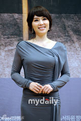 组图：金贤珠等出席新剧《傻瓜妈妈》发布会