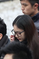 组图：北影放榜日最美工作人员与考生竞艳