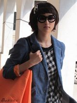 组图：李欣汝时尚街拍 混搭风显潮人范儿