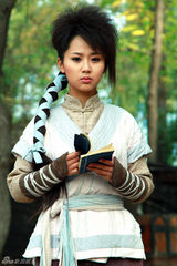 组图：杨紫【演员】《胭脂霸王》造型另类 尝试夸张表演