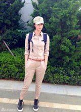 组图：蒋欣《新闺蜜》制服加身 乔装美女快递员